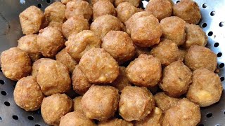 It's Chinese New Year, and I will teach you the best way to make fried meatballs.