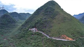 A Woman Sees Through The World And Lives in Seclusion in The Mountains