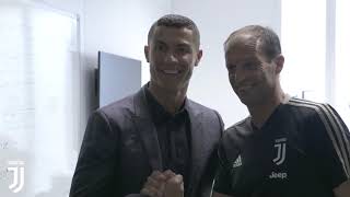 Cristiano Ronaldo incontra i suoi compagni della Juventus per la prima volta!