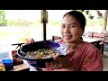 ราดหน้าน้ำตก ก๋วยเตี๋ยวบ้านทุ่ง ราดหน้าน้ำตก