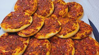 طريقة عمل خبز بفليفلة (المحمرة السورية) ولا الذ سهلة التحضير وطعم لايقاوم|Syrian pepper pies