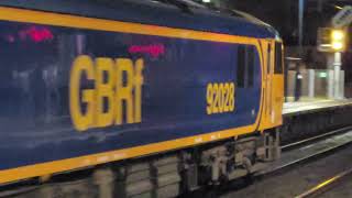 1S25 - GBRf92s - 92028 on tonight's earlier northbound sleeper