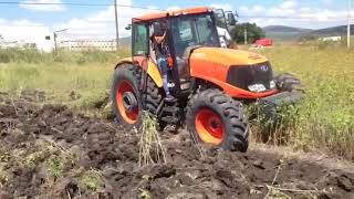 Tractor KUBOTA M135X con arado 5 discos 30\