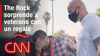 Dwayne “The Rock” Johnson sorprende a veterano con regalo inesperado