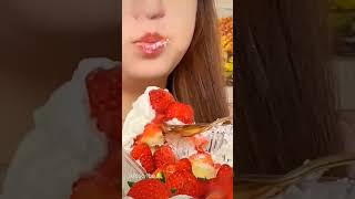 沉浸式吃草莓🍓奶油蛋糕🍰 #asmr #strawberrycake