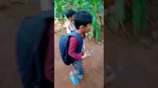 അവൾ കരാട്ടെ ആണോടാ 😜#viral #trending #shortvideo #comedy #funshort #shorts#shortvideo