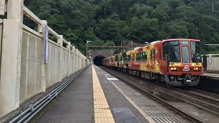 【響く東芝IGBT‼️】223系6000番台R02編成「森の京都QRトレイン」E普通京都行き　保津峡駅発車