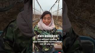 Thumbs up! 57-year-old Yantai Aunt Goes Viral Selling Apples in English.57岁烟台大姨自考英语卖苹果走红！为励志的大姨点赞！