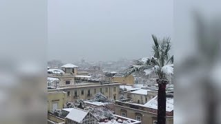 Maltempo, Napoli imbiancata: la città si sveglia sotto la neve