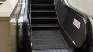 escalator 小田急線渋沢駅　エスカレーター