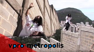 Walling in the favela in Brazil - vpro Metropolis 2009