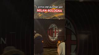 MILAN-BOLOGNA, il PULLMAN arriva a SAN SIRO tra i CORI dei TIFOSI 🔴⚫️ | #Shorts