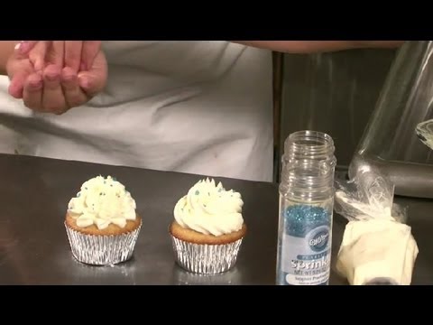 How to Get Sprinkles to Stick on Cupcakes : Cupcake Treats How to Get Sprinkles to Stick on Cupcakes : Cupcake Treats