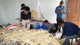 Learning to make materials from bamboo बाँसबाट सामग्री बनाउन सिक्दै