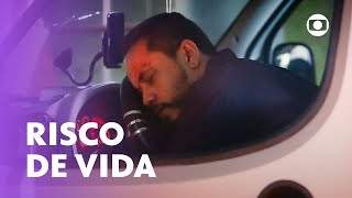 Carlão sofre um grave acidente na estrada | Vai Na Fé  | TV Globo