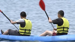 「海ごみの現状を知って」環境問題を学ぼうと高校生が笠岡諸島・白石島で海岸のごみ拾いやカキ殻のアクセサリー作り体験【岡山】