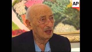 USA: NEW YORK: 100 YEAR OLD ARTIST PUTS ON 1 MAN SHOW