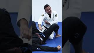 Defense triangle  by Renzo Gracie brazilian jiu jitsu