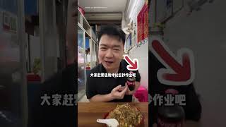 每每发现这种巨好吃的小店总是感叹自己为什么不早点知道！酸菜肥肠炒饭肥肠腊肠炒面肥肠肉沫伊面汤都好解恨啊！九块九省钱攻略 我在抖音上淘到的解馋小零食 胖嘴的2024