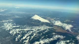 飛行機から眺める美しい富士山　Beautiful Mount Fuji seen from an airplane