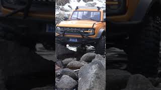 scale rc crawler Crossing the rocky valley