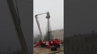 Установка главной новогодней ёлки в Киеве. 5.12.20 г.