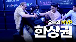 누구도 날 막지 못해!! 태클은 실패했지만 패기는 좋았다.