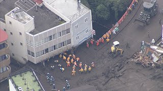 空撮　土石流から３日、現場の伊豆山地区で捜索続く