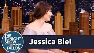 Jessica Biel Eats in the Shower