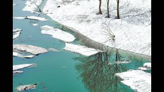 雪流れ　破間川ダム湖