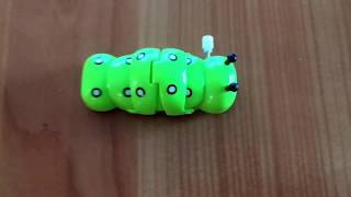 イモムシのおもちゃの動く様子 Japanese toys that move caterpillars