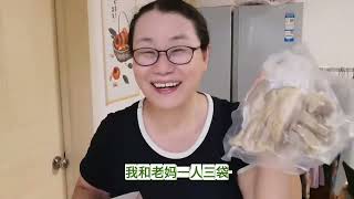 天津嗯呐姨给自己和86岁老妈买南京盐水鸭腿，在家呆着品天下美食