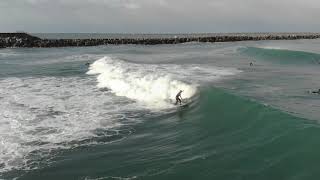 大浜でのサーフィンをドローン撮影01