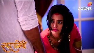 Swaragini | Sanskaar ने सबके सामने Swara की मांग में सिन्दूर लगाया | Colors TV