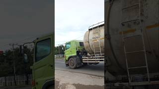 Truk hino tangki besar #trukhinotangki #trukhino #trukhino500 #funny #funnyshorts #viralshorts