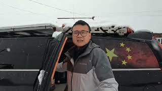 在新疆农村租的房子没有水，只能到河边寻找取水，雪景简直太迷人