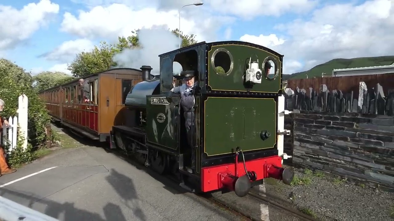 Talyllyn Railway, Narrow Gauge, Crossing The Level Crossing At Pendre ...