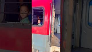 ইজো আমাকে রেখে ট্রেনের ভিতরে কিভাবে বসে আছে🚂😲#train #trainvideo #shorts