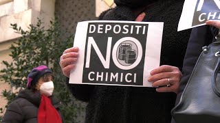 Depositi chimici, presidio sotto al Municipio di Genova contro il ricollocamento a Sampierdarena