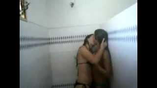 Must see | Girls kissing in shower | Voyer tape