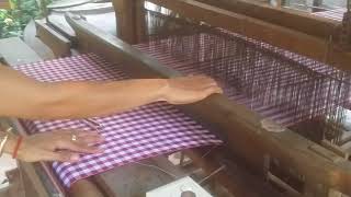 របៀបត្បាញក្រមាខ្មែរ / how to weave khmer scarf