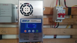 Controlador de carga Easun Power 60a MPPT em uso...