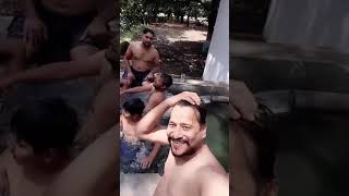 Tubewell pe nahate hue savdhani se video banaye