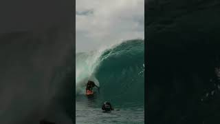 65 Year Old Mike Ho Surfing Big Pipeline #short #wavesoftheworld