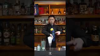 调酒师花式演绎一杯清新翠绿而香甜的cocktail。#抖音美食推荐官 #抖音美好食光 #治愈