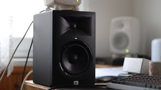 JBL LSR 305 vs Genelec 8020D