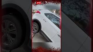 Car Accident | சென்னை மழைநீர் வடிகால் பள்ளத்தில் கவிழ்ந்த காரால் பரபரப்பு | Chennai