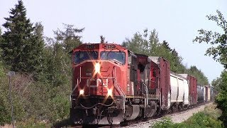 EMD SD70I Leads a Short CN Train 406 West at Salisbury, NB (Aug 29, 2017)