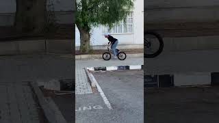 Bmx ile demirin üstünde gitmek . Bmx Street #bmx #shorts