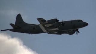 早朝の那覇空港でタッチ・アンド・ゴー訓練を行う海自のP-3C / JMSDF P-3C touch and go in Naha Airbase